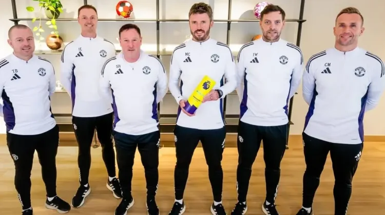 Michael Carrick Raih Penghargaan Manajer Terbaik